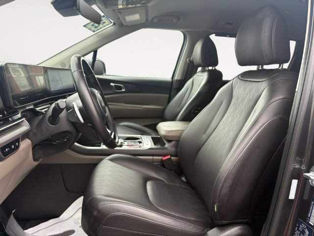 Certified 2025 Kia Carnival EX FWD image 9
