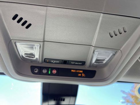 Used 2023 GMC Terrain SLE w/ Driver Convenience Package image 28