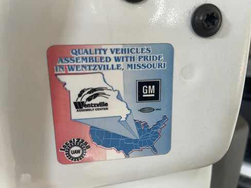 Used 2025 Chevrolet Express 2500 w/ Driver Convenience Package RWD image 12
