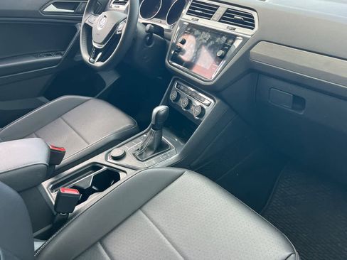 Used 2021 Volkswagen Tiguan SE w/ Panoramic Sunroof Package image 18