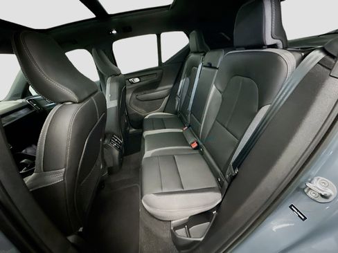 Used 2023 Volvo XC40 Recharge Plus image 30