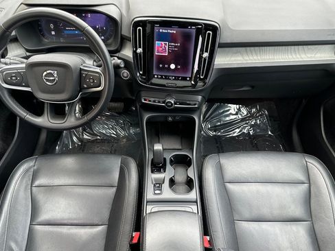 Used 2024 Volvo XC40 B5 Core image 14