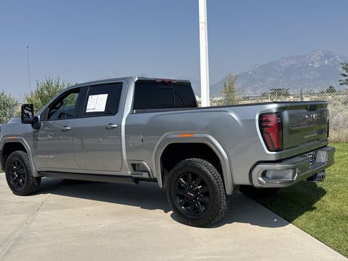 Used 2024 GMC Sierra 2500 AT4 w/ AT4 Premium Plus Package AWD/4WD image 3