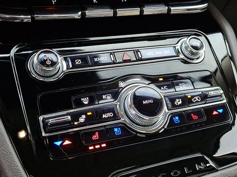 Certified 2022 Lincoln Corsair AWD w/ Premium Package image 17