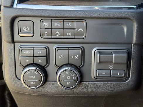 New 2026 Chevrolet Suburban High Country image 20