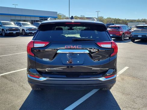 Used 2024 GMC Terrain SLT image 16