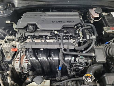 Used 2021 Hyundai Elantra SE FWD image 30