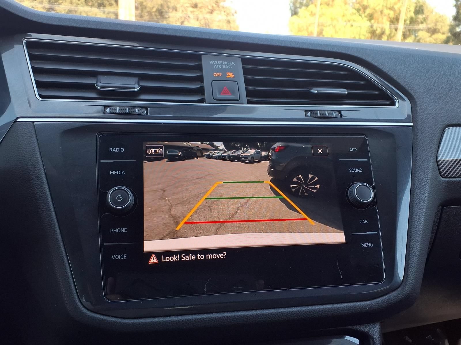 Certified 2022 Volkswagen Tiguan SE R-Line FWD image 10