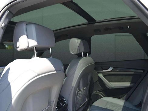 Used 2018 Audi SQ5 Premium Plus w/ Navigation Package image 21