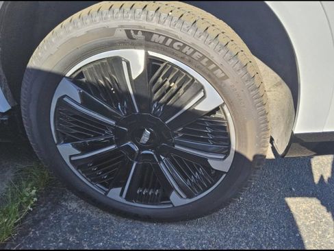 Used 2026 Cadillac Escalade IQ Sport 2 AWD/4WD image 3
