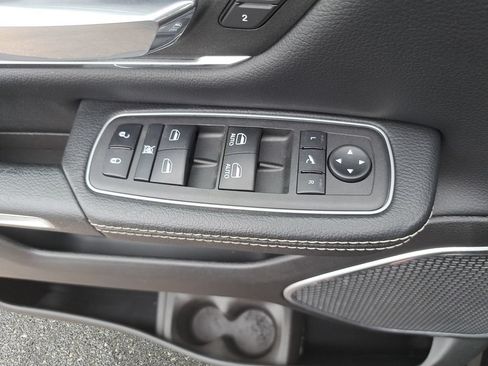 Used 2022 RAM 1500 Laramie AWD/4WD image 29