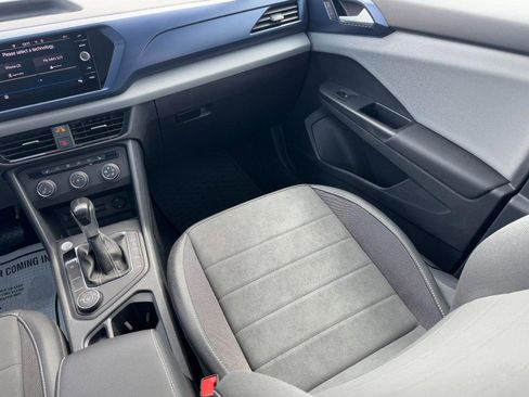 Used 2022 Volkswagen Taos SE image 15