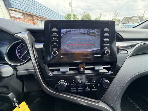 Used 2021 Toyota Camry LE image 8