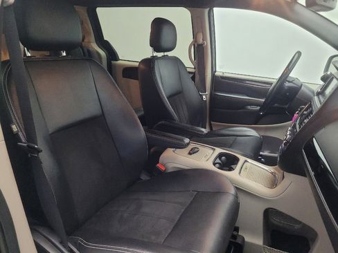 Used 2020 Dodge Grand Caravan SXT image 21