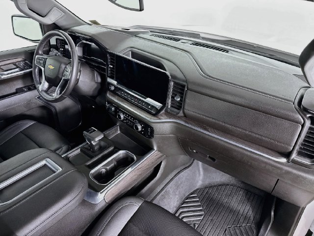 Used 2022 Chevrolet Silverado 1500 LTZ AWD/4WD image 32