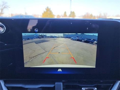 Used 2025 Chevrolet Equinox LT w/ Convenience Package II image 19