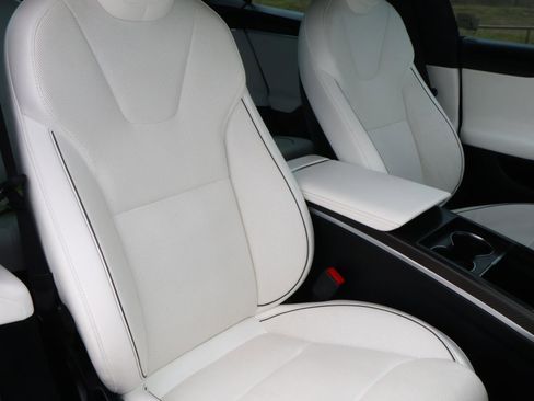 Used 2022 Tesla Model S Plaid image 15