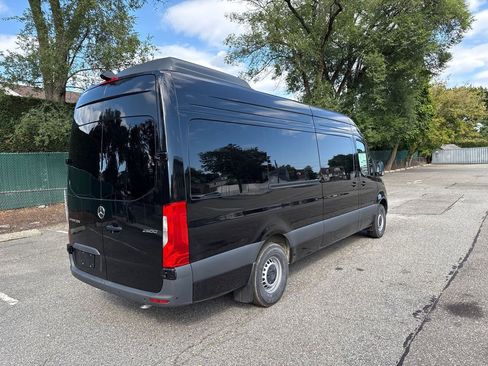 Used 2025 Mercedes-Benz Sprinter 2500 image 8