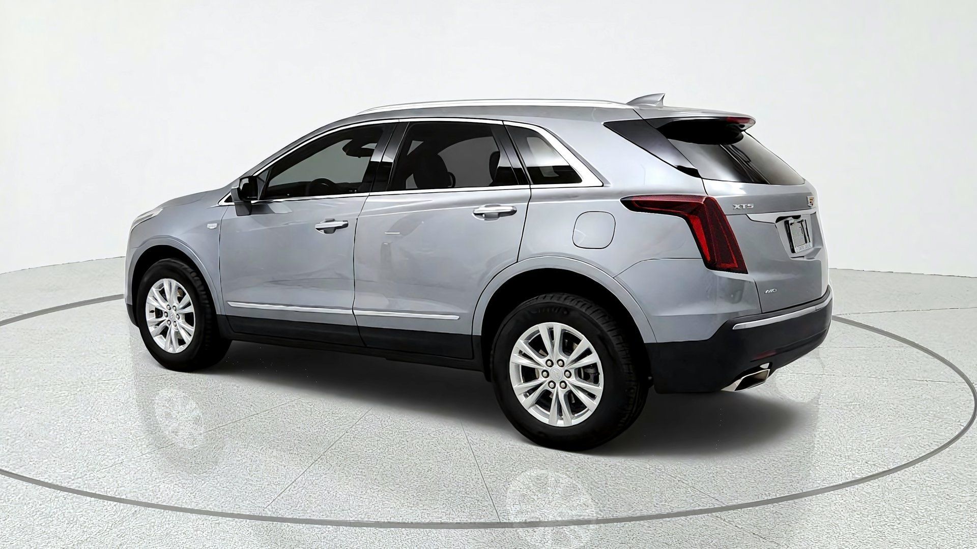 Certified 2024 Cadillac XT5 Luxury w/ LPO, Floor Liner Package AWD/4WD image 3