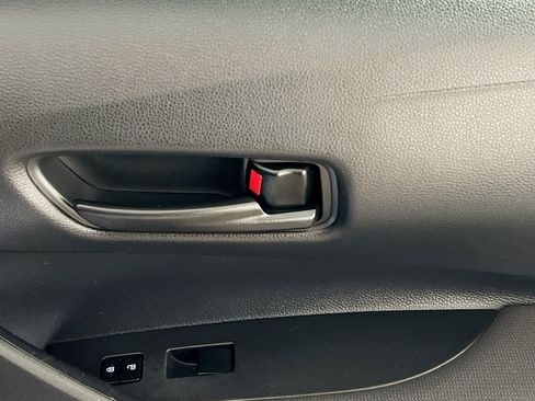 Used 2025 Toyota Corolla LE image 31