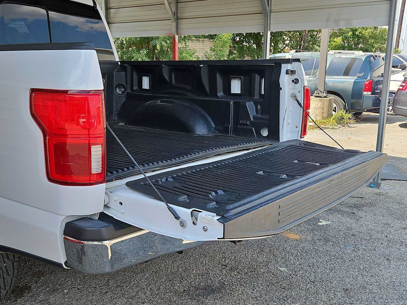 Used 2020 Ford F150 Lariat RWD image 23