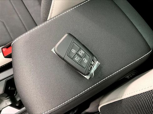 New 2026 Volkswagen Taos SE AWD/4WD image 36