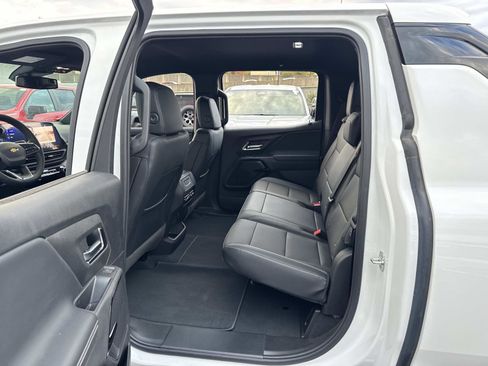 New 2025 Chevrolet Silverado EV LT image 19