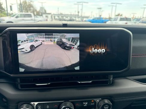 Used 2024 Jeep Wrangler Unlimited Rubicon w/ Convenience Group AWD/4WD image 21