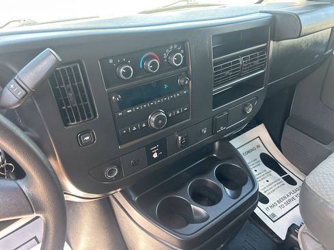 Used 2017 Chevrolet Express 2500 RWD image 16