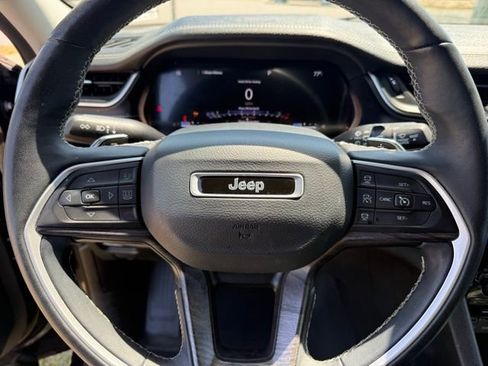 Certified 2022 Jeep Grand Cherokee L Limited AWD/4WD image 17
