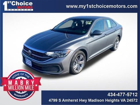 Used 2024 Volkswagen Jetta SE image 1