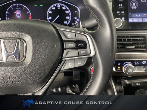 Used 2018 Honda Accord Touring image 25