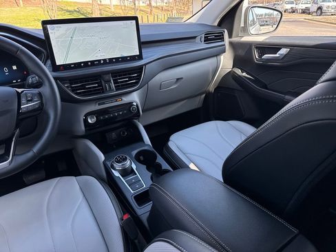 Used 2025 Ford Escape Platinum w/ Premium Technology Package image 30