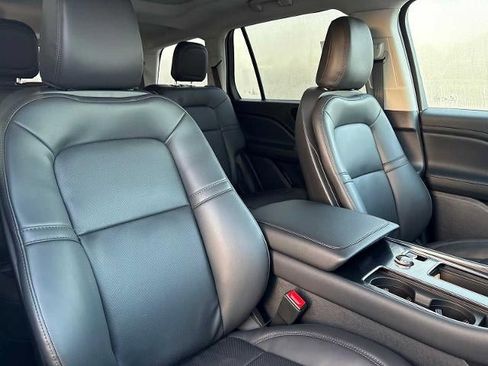 New 2026 Lincoln Aviator AWD w/ Jet Appearance Package image 23