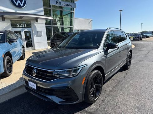 Used 2024 Volkswagen Tiguan SE R-Line AWD/4WD image 2