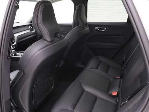 Used 2025 Volvo XC60 B5 Core image 11