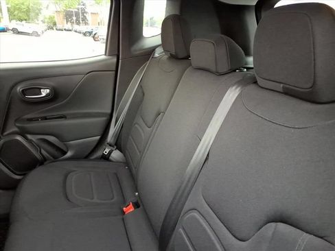 Certified 2022 Jeep Renegade Latitude AWD/4WD image 11