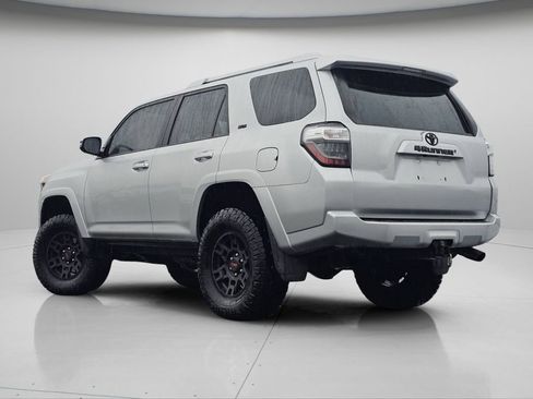 Used 2018 Toyota 4Runner SR5 image 21