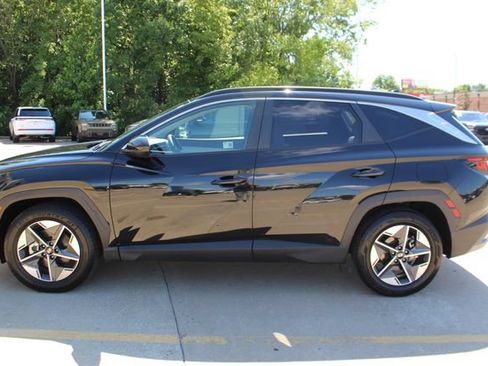 Used 2025 Hyundai Tucson SEL FWD image 2