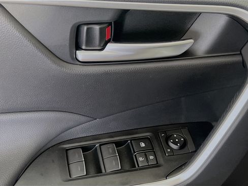Used 2025 Toyota RAV4 XLE FWD image 16