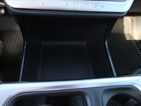 New 2025 Ford Expedition Max Platinum w/ Stealth Appearance Package image 28