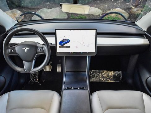 Used 2021 Tesla Model Y Performance image 11