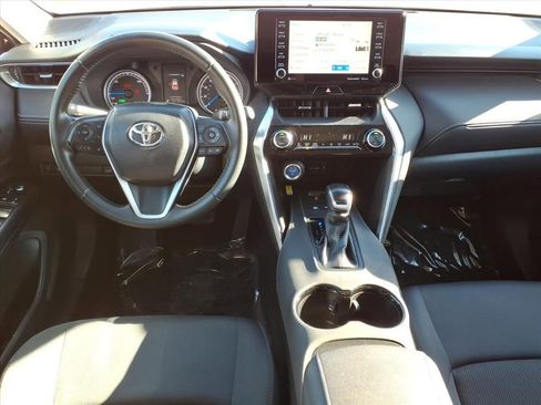 Used 2021 Toyota Venza LE image 9