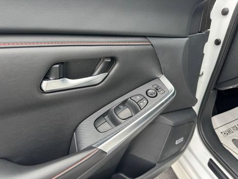 Used 2024 Nissan Sentra SR w/ SR Premium Package FWD image 12