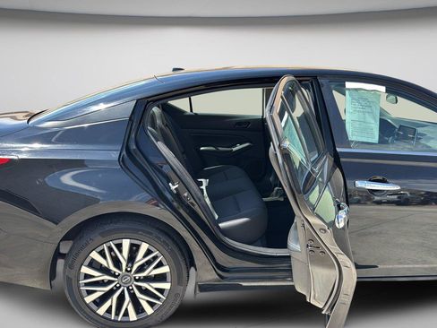 Used 2023 Nissan Altima 2.5 SV FWD image 25
