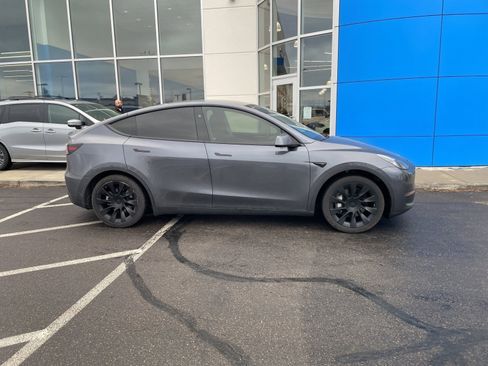 Used 2023 Tesla Model Y Long Range image 41