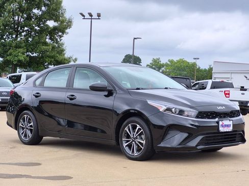 Used 2024 Kia Forte LXS FWD image 3