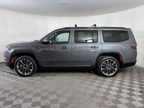 Used 2022 Jeep Wagoneer Series III w/ Premium Group I AWD/4WD image 2