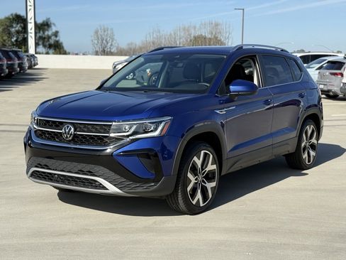 Used 2023 Volkswagen Taos SEL image 4