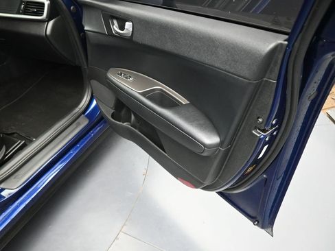 Used 2019 Kia Optima S image 36